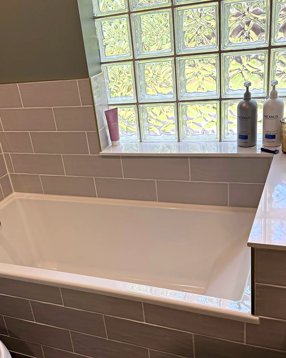Clean bathtub and bathroom in a Mount Arlington, NJ home