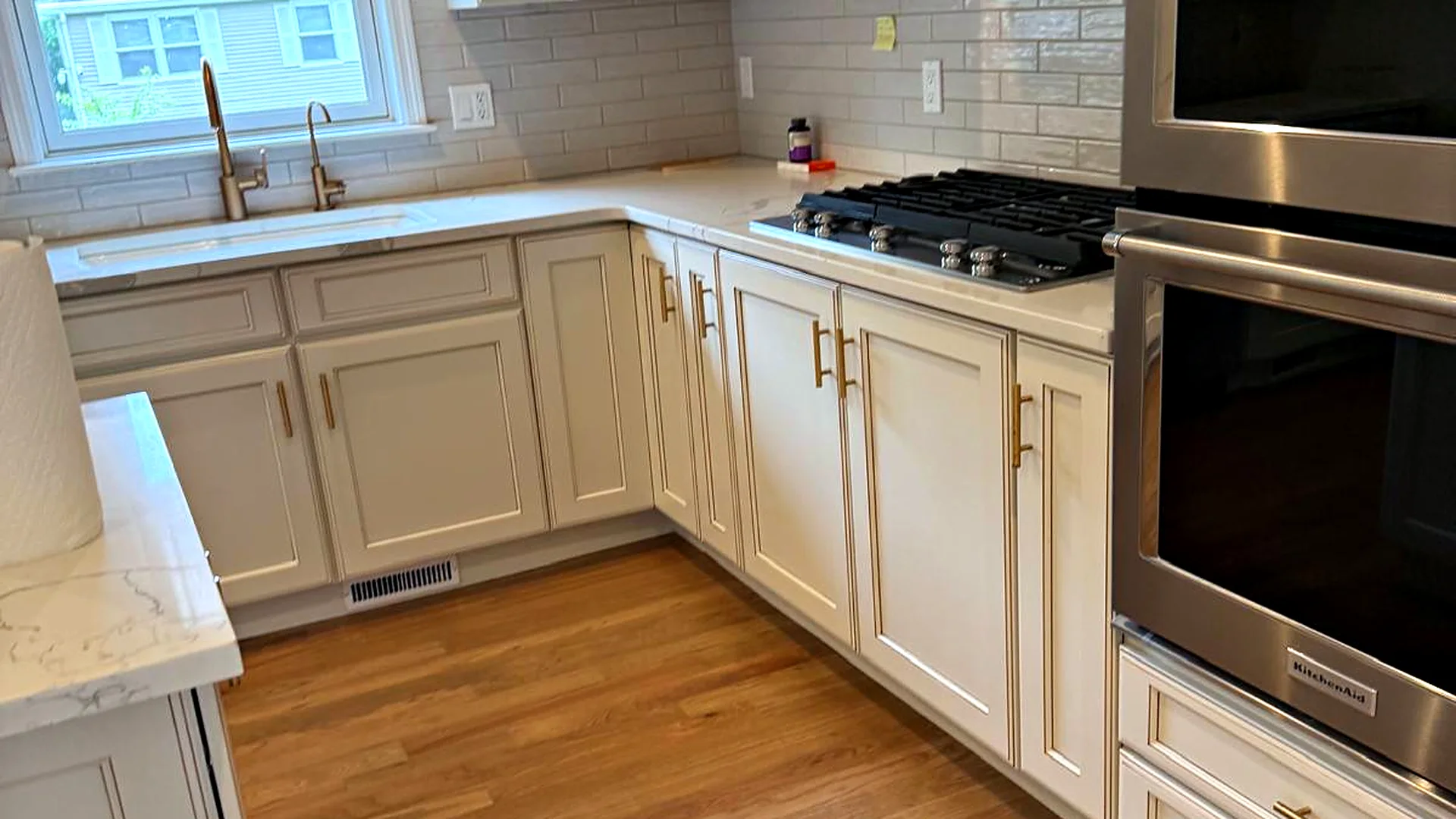 Bright white kitchen after a house cleaning in Kinnelon, NJ