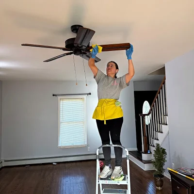 gallery-team-at-work-4